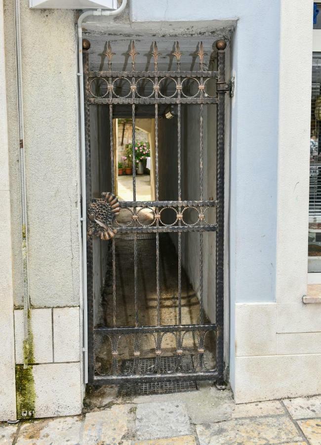 Apartment Cecilija Sinj Exterior foto